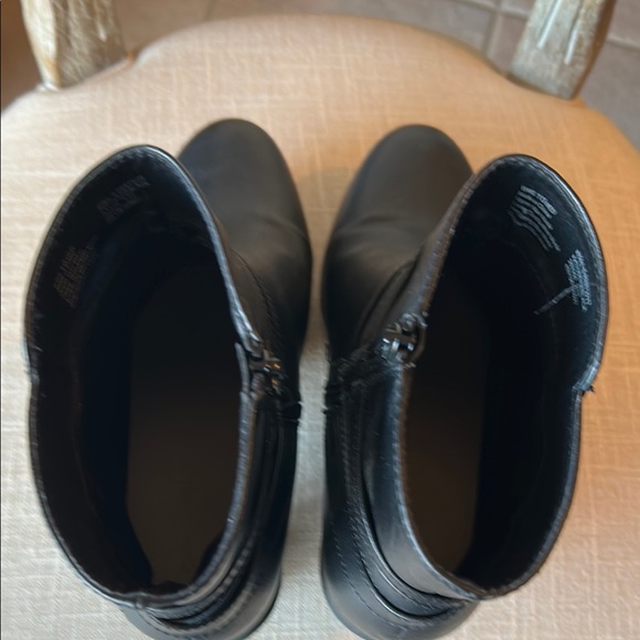 Croft & Barrow Black Ankle Boot - Picture 12 of 12